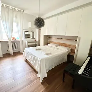 white-home-near-linate.it-lombardy.com/